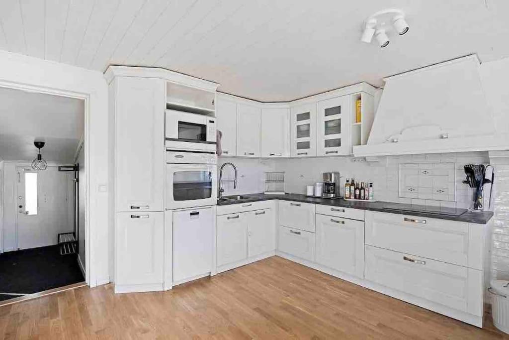 Mysigt Hus Med Natur & Jacuzzi I Olofstorp Göteborg Kültér fotó
