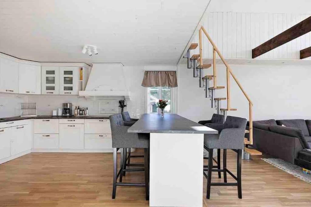 Mysigt Hus Med Natur & Jacuzzi I Olofstorp Göteborg Kültér fotó